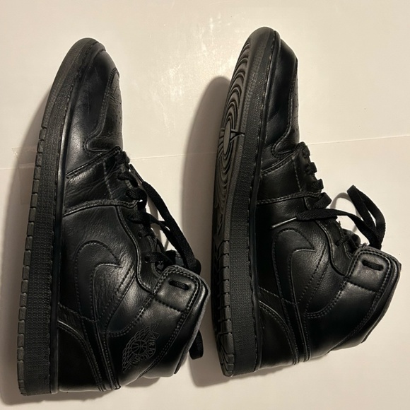 Air Jordan 1 Retro Mid Triple Black - 8 M W 9.5 - Picture 6 of 8